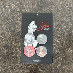 Forever 21 Selena‎ Button Set of 4